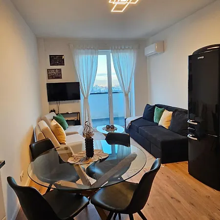 Apartment Cozy Urban Heaven With Dedicated Parking Spot