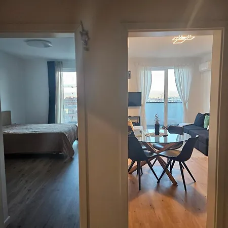 Apartment Cozy Urban Heaven With Dedicated Parking Spot
